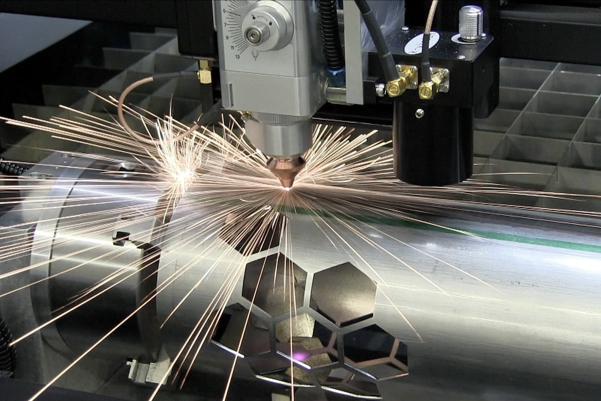 fiber laser cutting metal